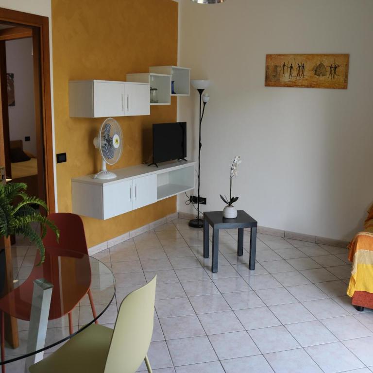 Holiday apartment near the lake, shared swimming pool - Two-Bedroom Holiday Home - 3