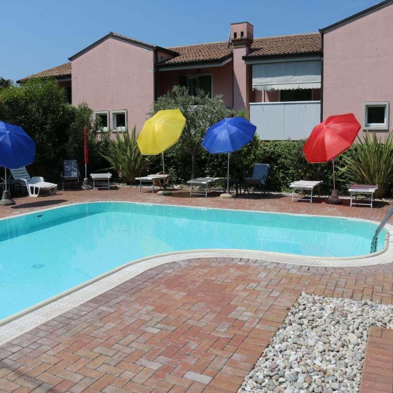 Holiday apartment near the lake, shared swimming pool - Two-Bedroom Holiday Home - 6