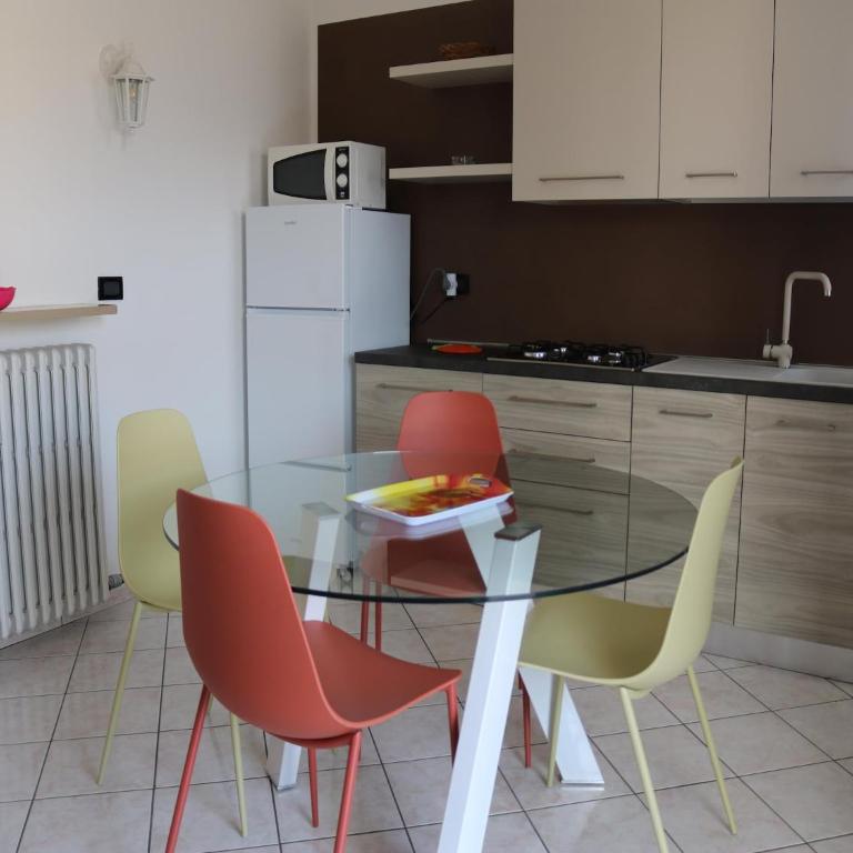 Holiday apartment near the lake, shared swimming pool - Two-Bedroom Holiday Home - 7