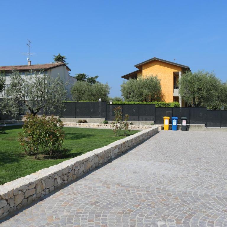 Holiday apartment near the lake, shared swimming pool - Two-Bedroom Holiday Home - 10