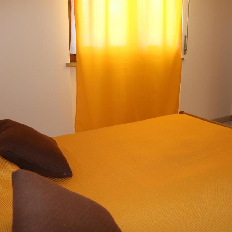 Holiday apartment near the lake, shared swimming pool - Two-Bedroom Holiday Home - 12