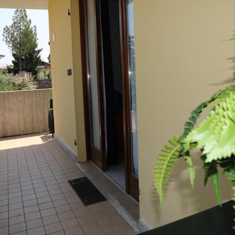 Holiday apartment near the lake, shared swimming pool - Two-Bedroom Holiday Home - 12