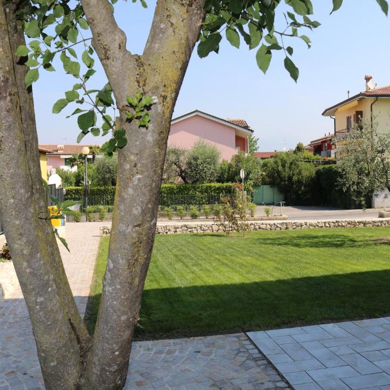 Holiday apartment near the lake, shared swimming pool - Two-Bedroom Holiday Home - 16
