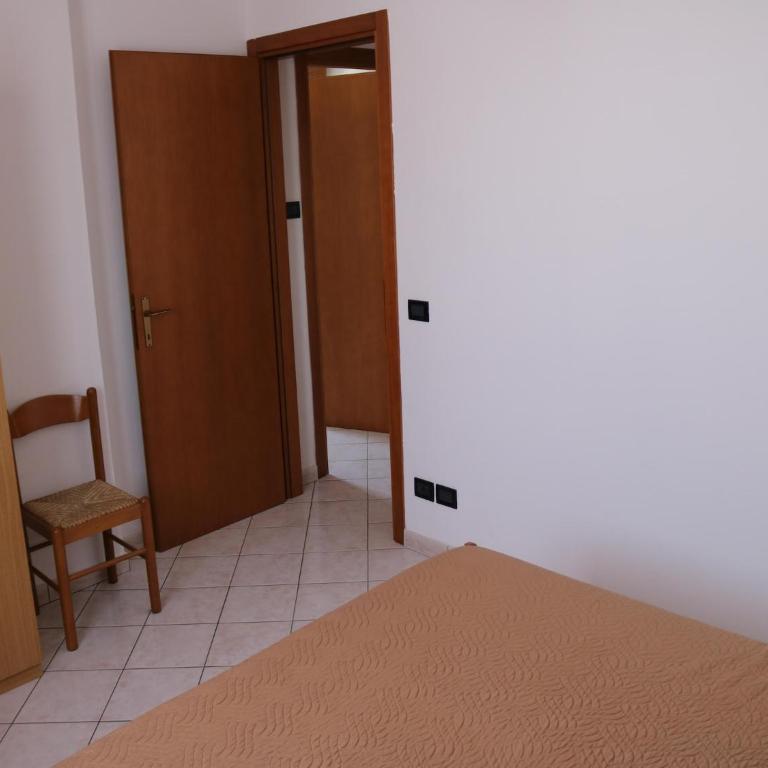 Holiday apartment near the lake, shared swimming pool - Two-Bedroom Holiday Home - 15