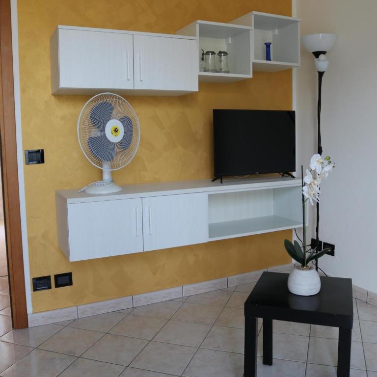 Holiday apartment near the lake, shared swimming pool - Two-Bedroom Holiday Home - 19
