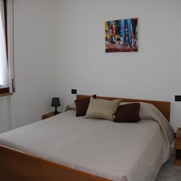 Holiday apartment near the lake, shared swimming pool - Two-Bedroom Holiday Home - 20