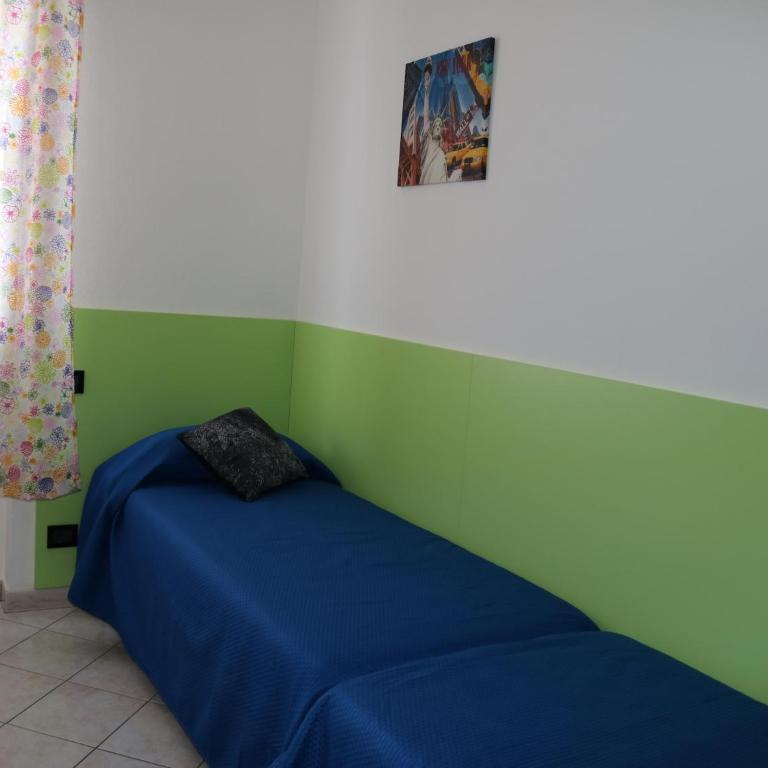 Holiday apartment near the lake, shared swimming pool - Two-Bedroom Holiday Home - 21