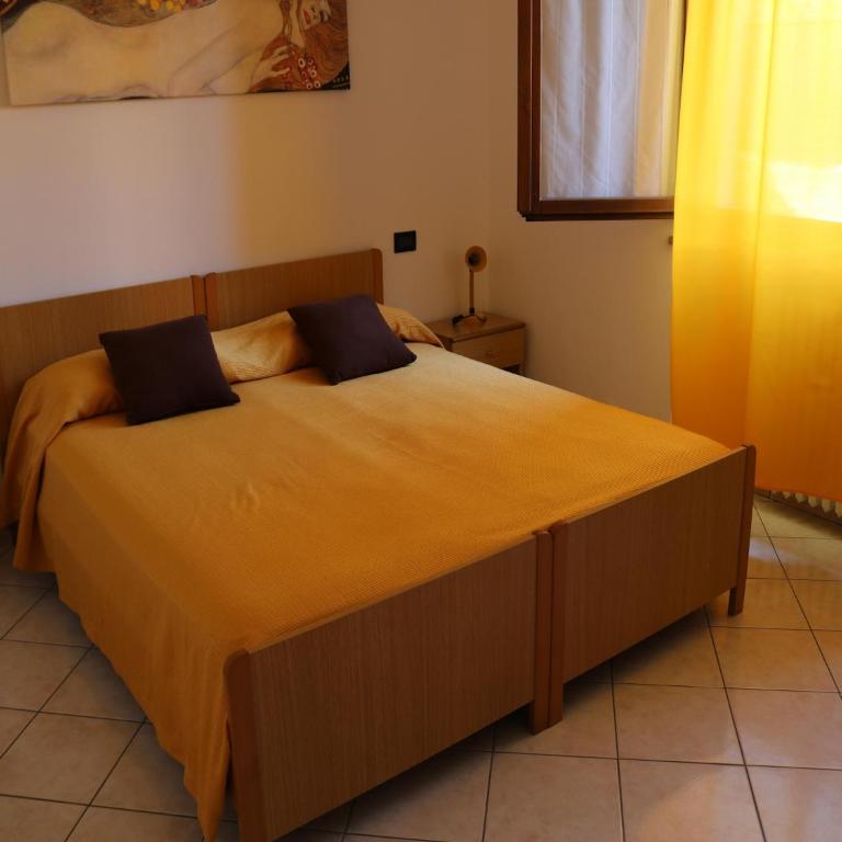 Holiday apartment near the lake, shared swimming pool - Two-Bedroom Holiday Home - 22