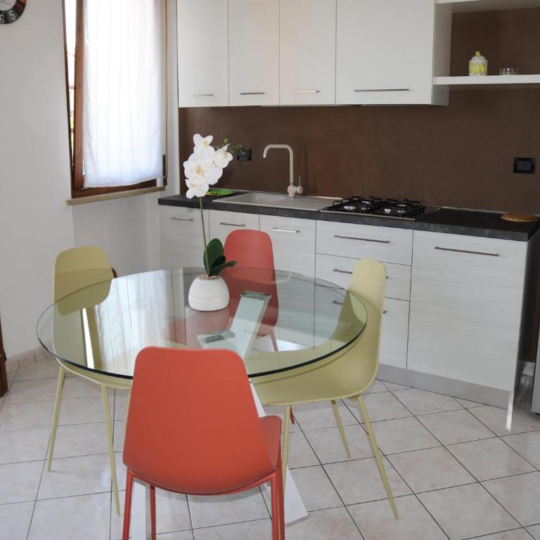 Holiday apartment near the lake, shared swimming pool - Two-Bedroom Holiday Home - 23