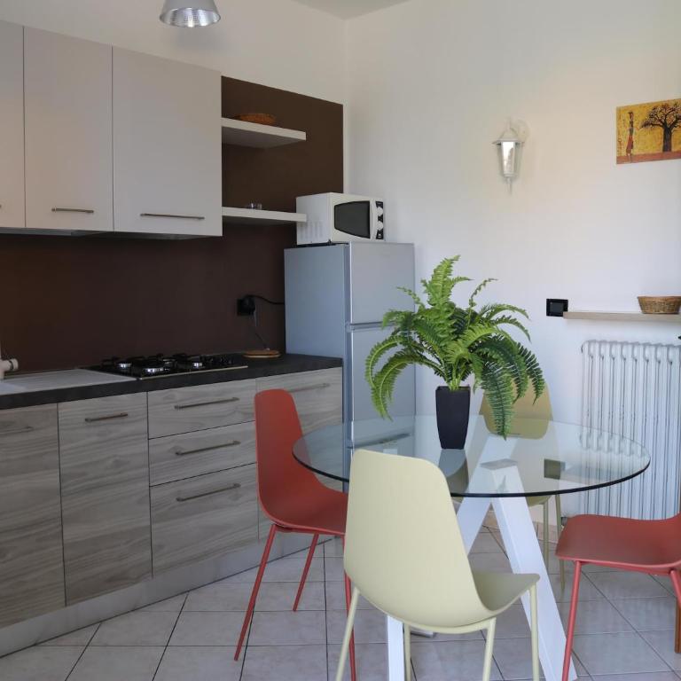 Holiday apartment near the lake, shared swimming pool - Two-Bedroom Holiday Home - 23