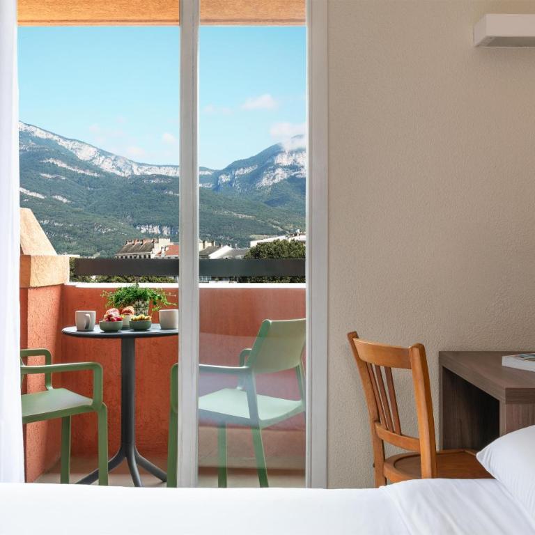Kyriad Chambéry Centre - Hôtel et Résidence - Chambre Standard - 1 Lit Double - Balcon - 2