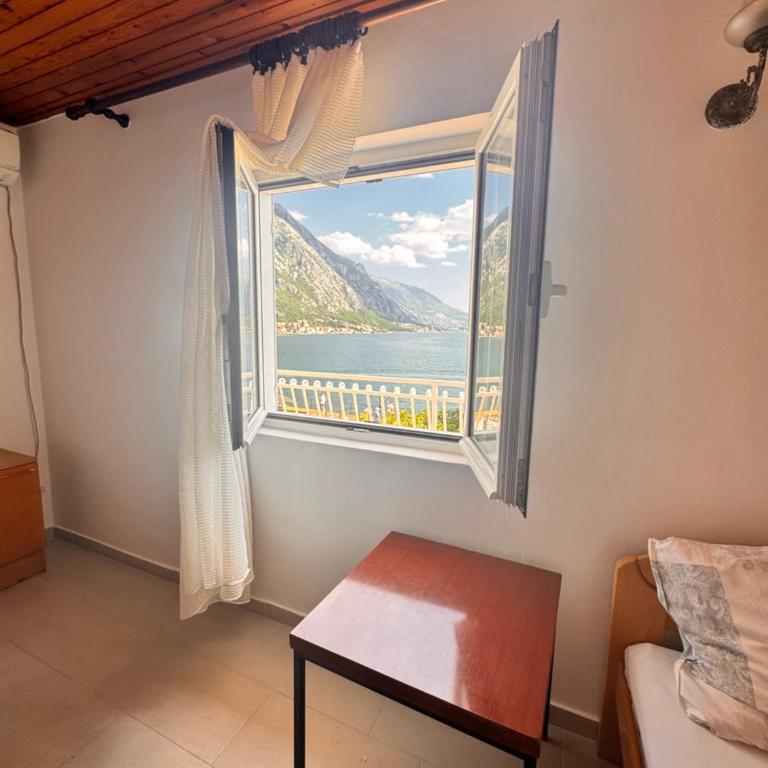 Apartment sunrise 33 - Two-Bedroom Apartment with Sea View - 4