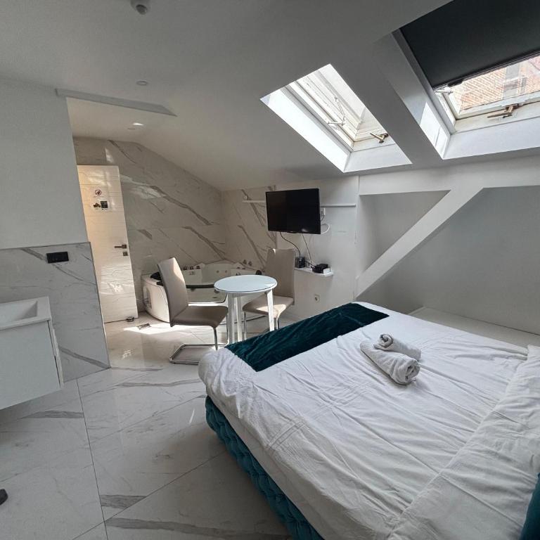The Square Republic Apts - Deluks Apartman sa 3 Spavaće Sobe - 21