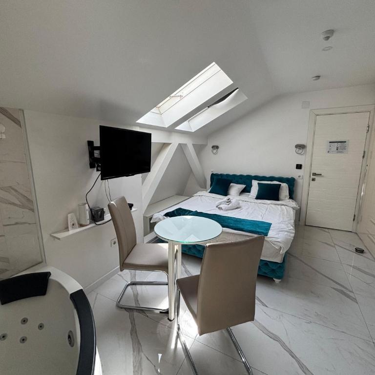 The Square Republic Apts - Deluks Apartman sa 3 Spavaće Sobe - 22
