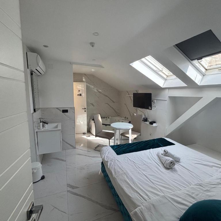 The Square Republic Apts - Deluks Apartman sa 3 Spavaće Sobe - 25
