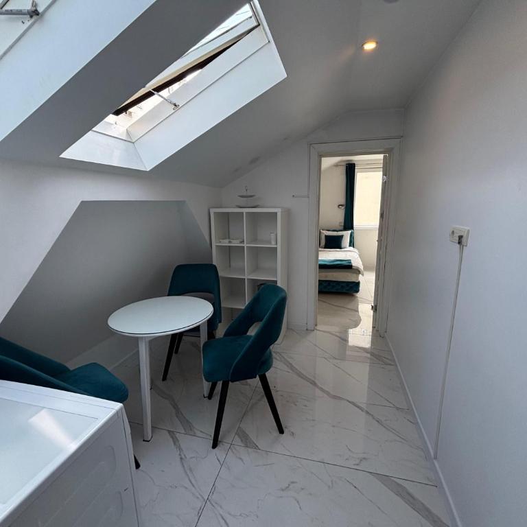 The Square Republic Apts - Deluks Apartman sa 3 Spavaće Sobe - 33