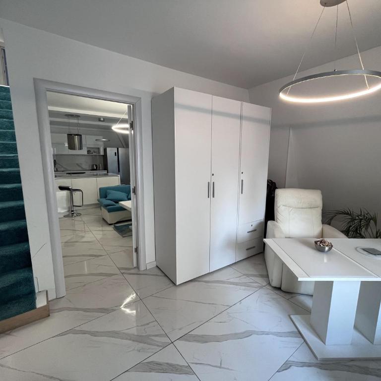 The Square Republic Apts - Deluks Apartman sa 3 Spavaće Sobe - 2