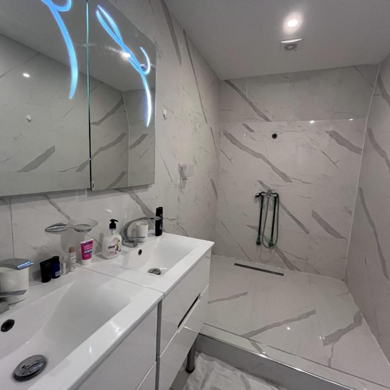 The Square Republic Apts - Deluks Apartman sa 3 Spavaće Sobe - 9