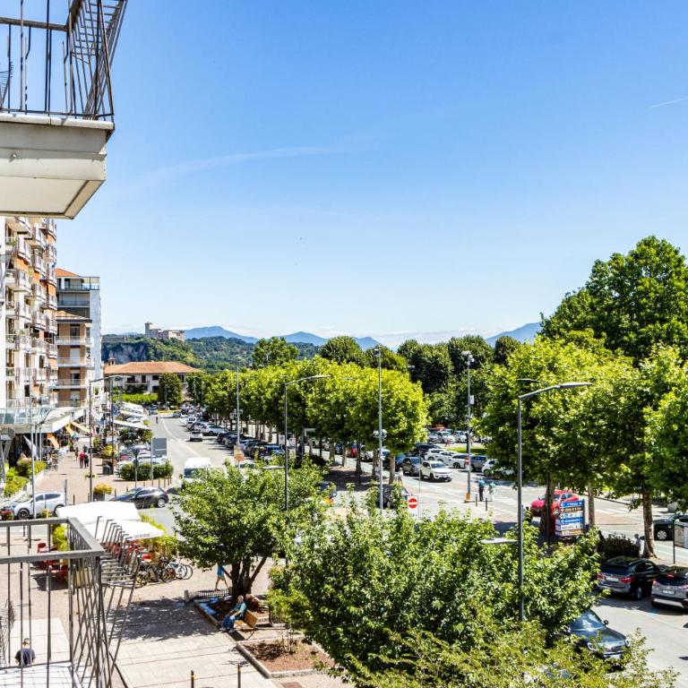 The Lux Apartment - Arona fronte lago- AC - WiFi - By Guestaly - Appartamento con 2 Camere da Letto - 12