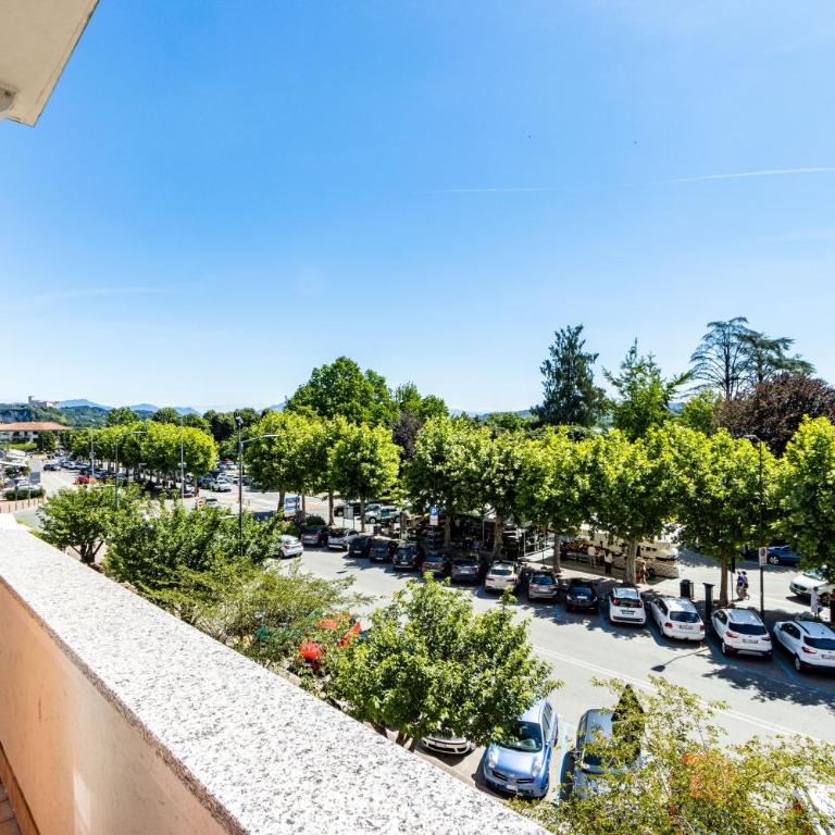 The Lux Apartment - Arona fronte lago- AC - WiFi - By Guestaly - Appartamento con 2 Camere da Letto - 10