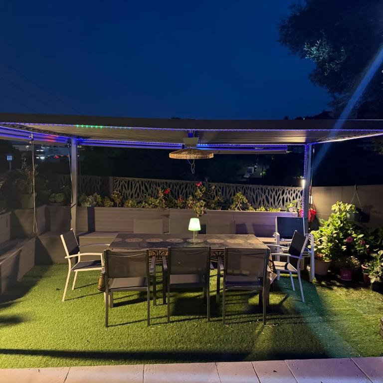 La Villa Français Live, Love,Laugh & have Fun - Villa - Vue sur Jardin - 91