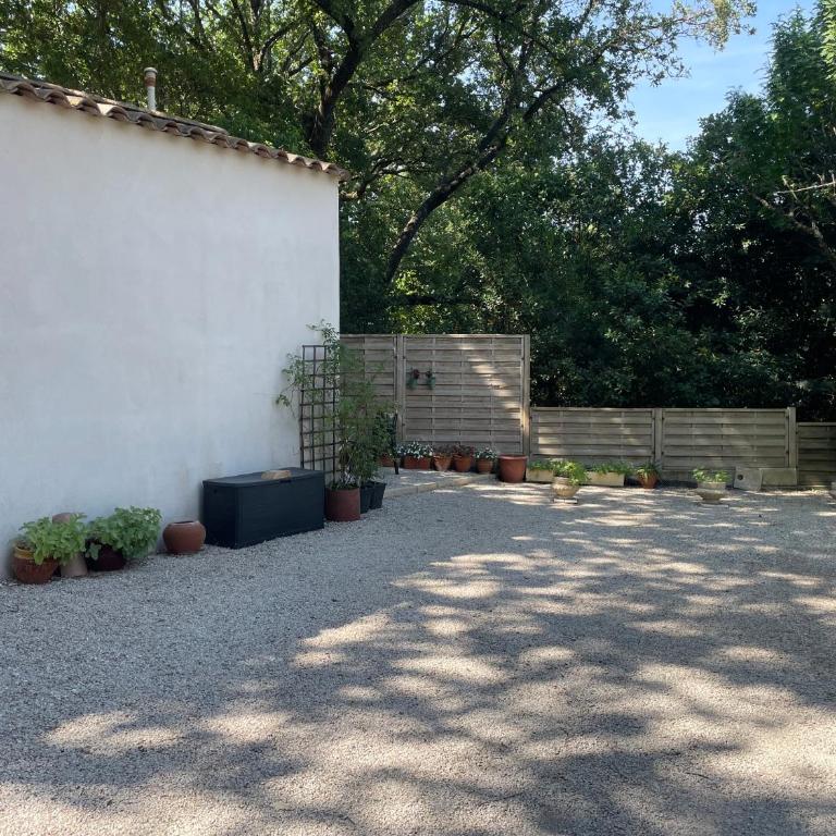 Studio indépendant dans propriété campagne Aixoise terrasse et piscine période estivale - Studio - 27