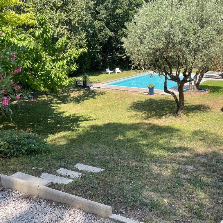 Studio indépendant dans propriété campagne Aixoise terrasse et piscine période estivale - Studio - 28