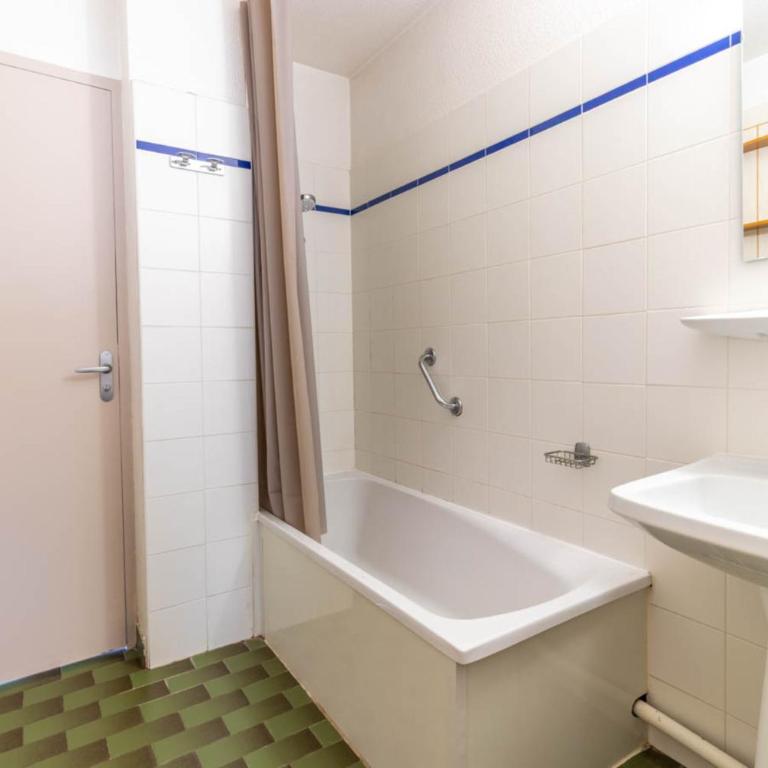 Vanae, T2 terrasse, piscine, plage à pied, parking - Apartment mit 1 Schlafzimmer - 10