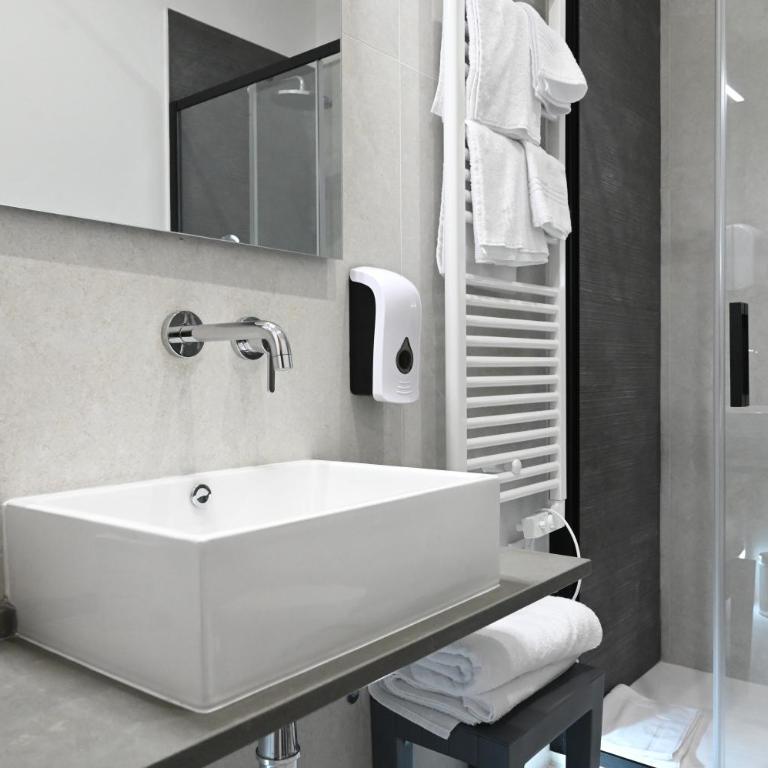 Brindisi Airport Rooms - Camera Familiare con Bagno Privato - 9