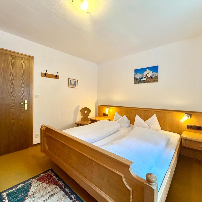 Landhaus Spielmannsau - Doppelzimmer mit Gemeinschaftsbad - 1