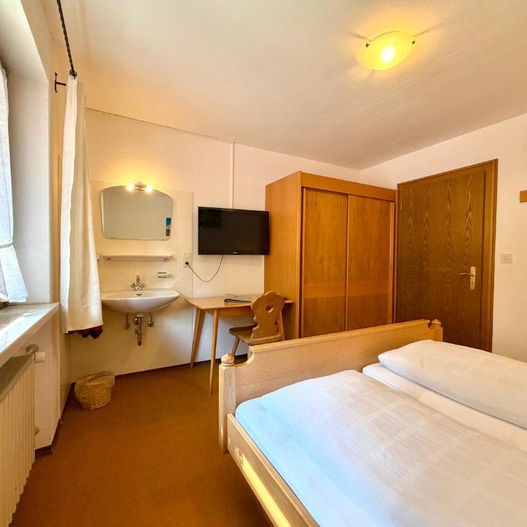 Landhaus Spielmannsau - Doppelzimmer mit Gemeinschaftsbad - 4