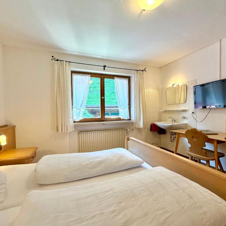 Landhaus Spielmannsau - Doppelzimmer mit Gemeinschaftsbad - 2