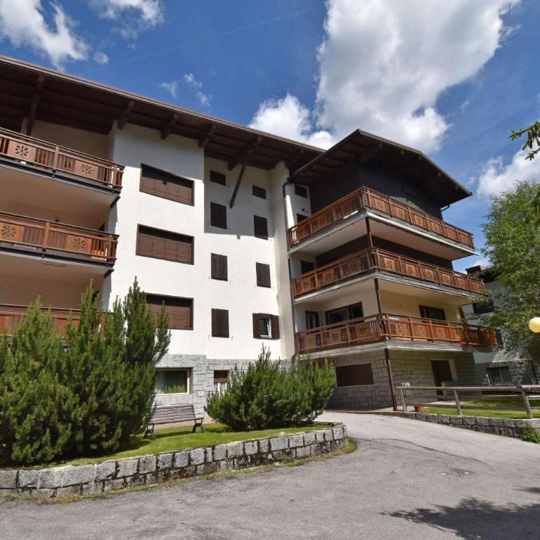 CROZZON view Apartment MhD - Appartamento con 4 Camere da Letto e Balcone - 55