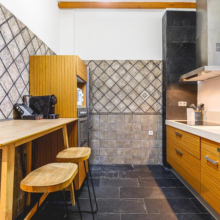 Exotic Little Palace City Center - Three-Bedroom Apartment - 6