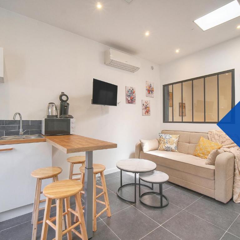Maison VCA - 4 appartements - Wifi Clim - 15 min mer - Two-room Flat with Terrace : Xav - 15