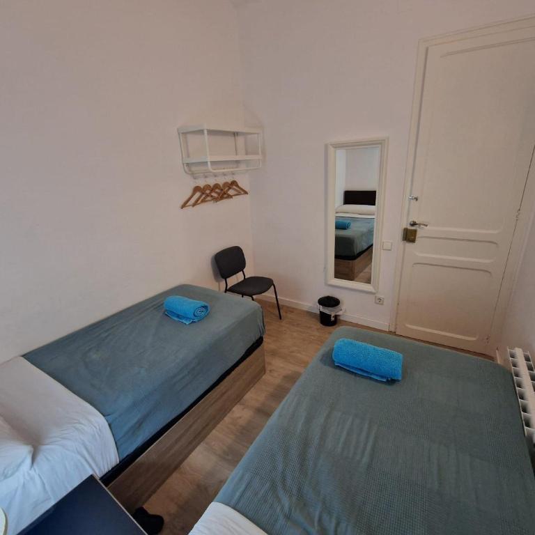 Rooms Flor218 - Camera Doppia con Letti Singoli e Bagno in Comune - 4