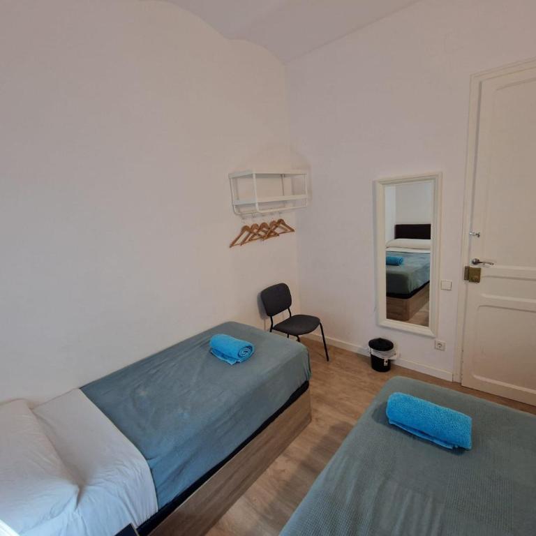 Rooms Flor218 - Camera Doppia con Letti Singoli e Bagno in Comune - 5