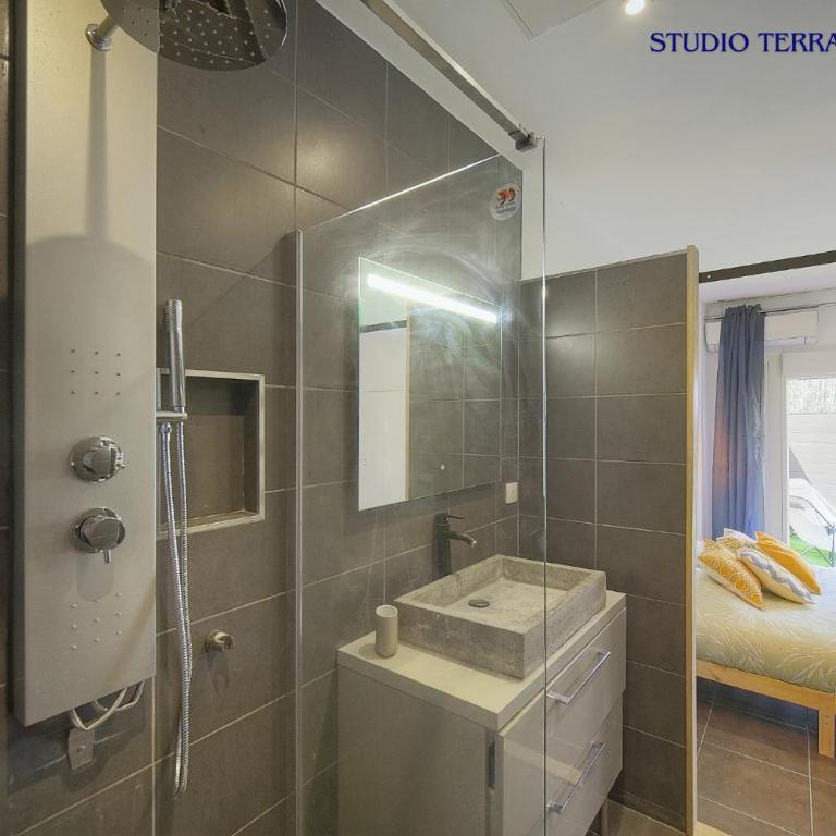 Maison VCA - 4 appartements - Wifi Clim - 15 min mer - Studio with Terrace : Lucas - 4