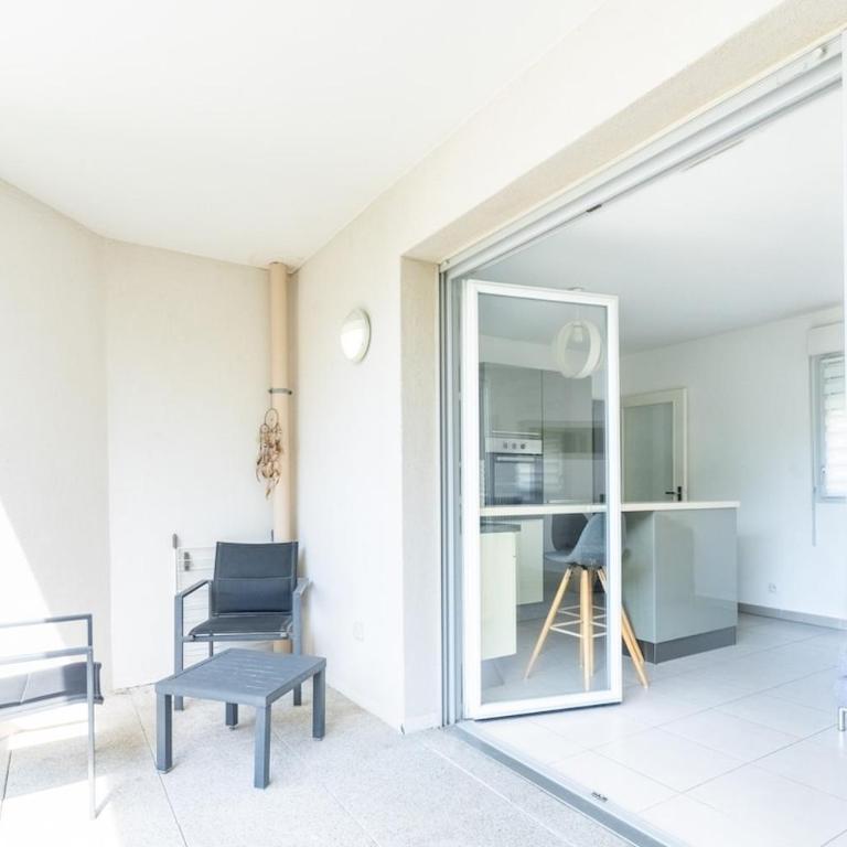 La Rive Ouest - One-Bedroom Apartment with Terrace - 2