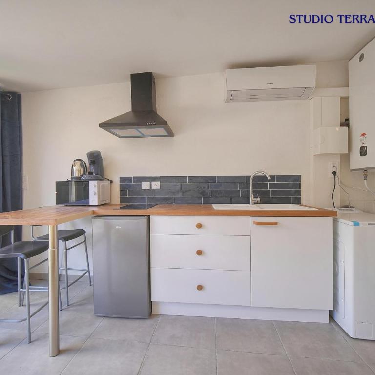 Maison VCA - 4 appartements - Wifi Clim - 15 min mer - Studio with Terrace : Manou - 4