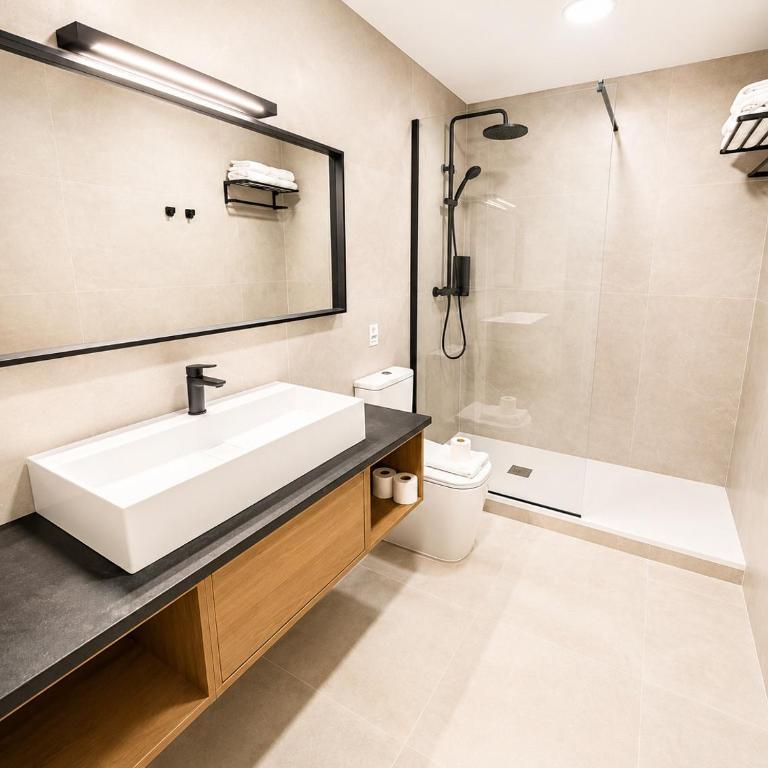 AH Rentals - Superior Double Room - 24