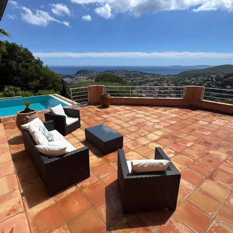 Beautiful villa with 180-degree sea views! - Villa - 9