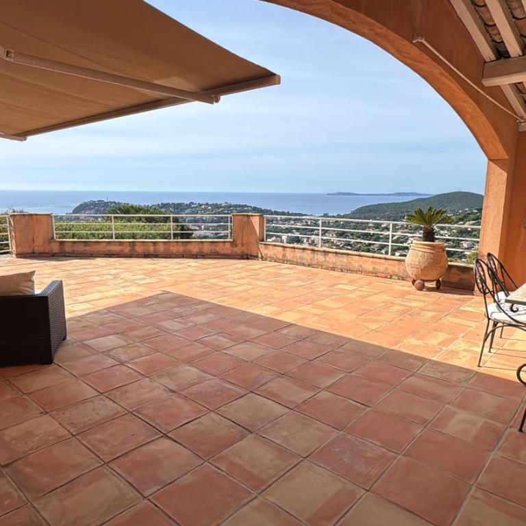Beautiful villa with 180-degree sea views! - Villa - 10