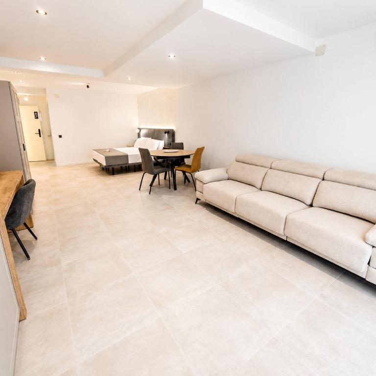 AH Rentals - Superior Double Room - 12