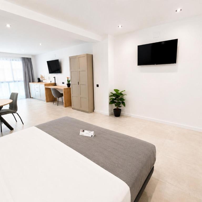 AH Rentals - Superior Double Room - 14