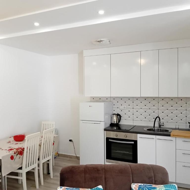 Apartman Lazar - Studio s King-sajz Krevetom i Sofom na Izvlačenje - 3