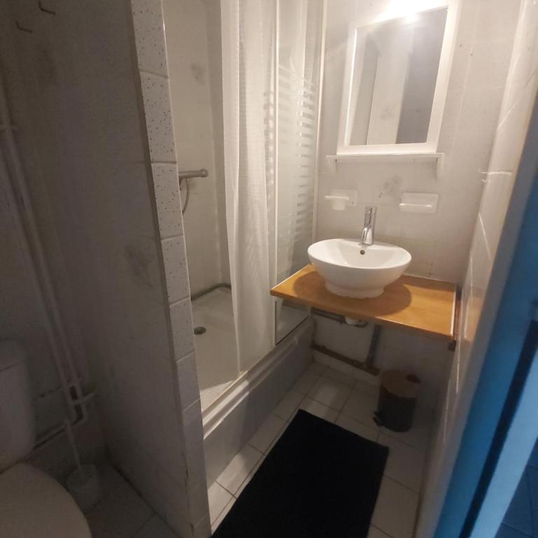 Stud 4 pers , plage 60 m ,terr de 15m clim Parking - Apartamento de 1 dormitorio - 10