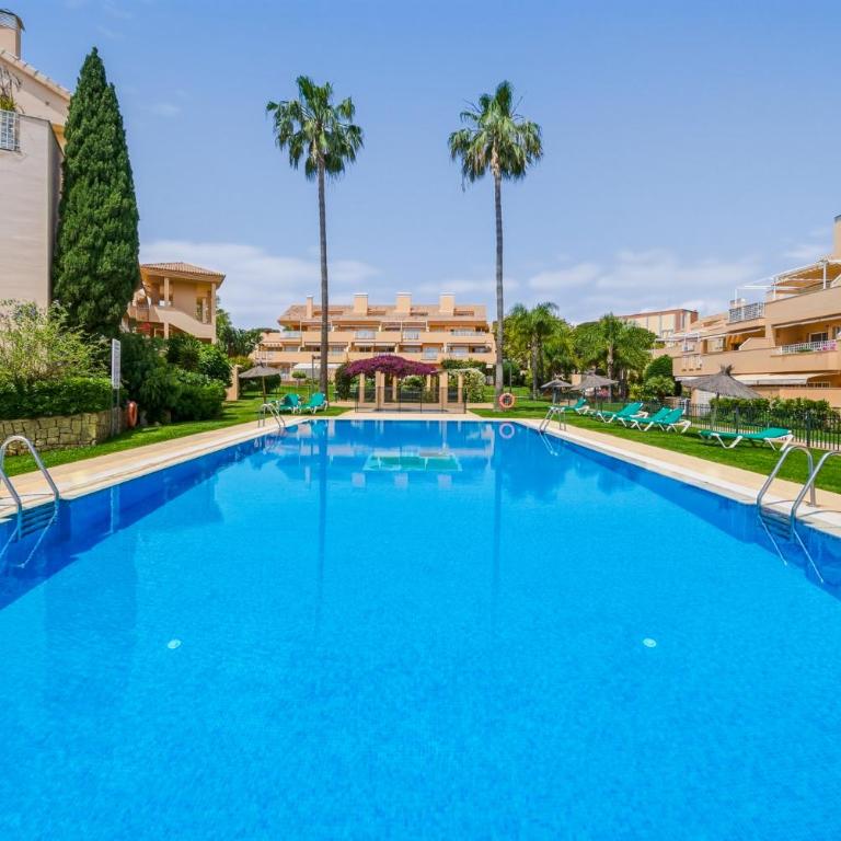 Spacious Penthouse in Elviria with 4 Pools and Large Terrace - Apartamento de 2 dormitorios - 23