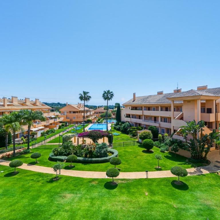 Spacious Penthouse in Elviria with 4 Pools and Large Terrace - Apartamento de 2 dormitorios - 26