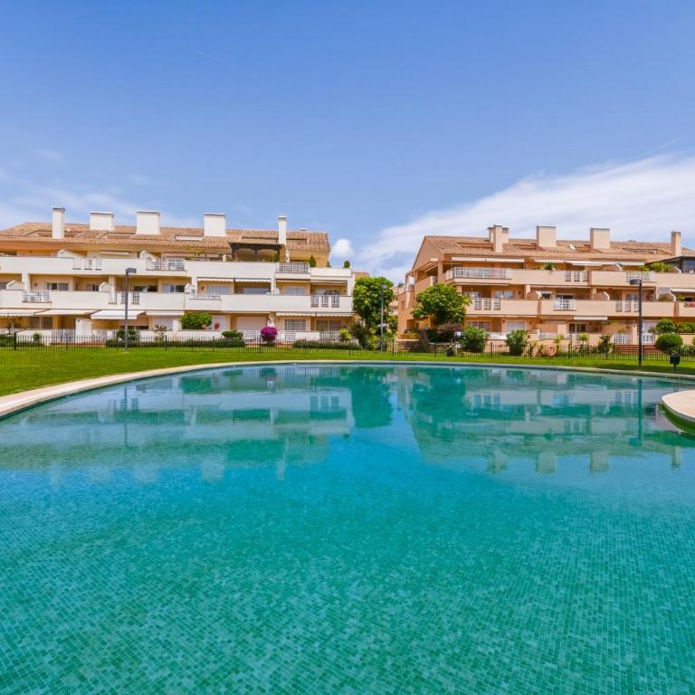 Spacious Penthouse in Elviria with 4 Pools and Large Terrace - Apartamento de 2 dormitorios - 27